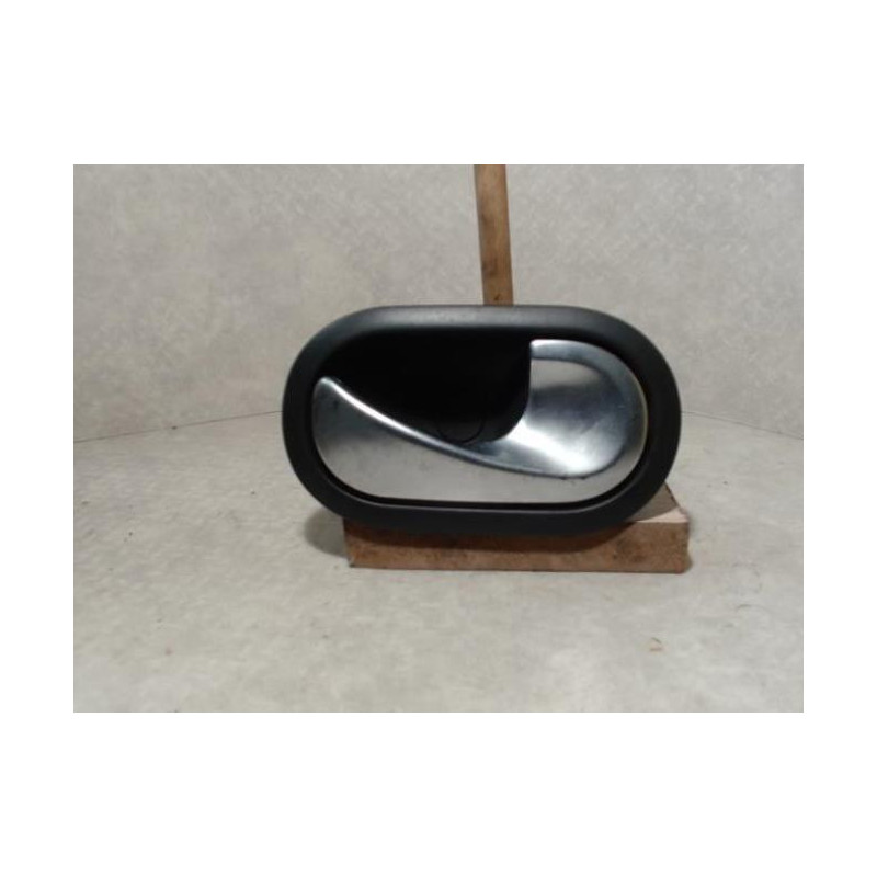 Poignee interieur avant droit RENAULT SCENIC 2 PHASE 1 d’occasion