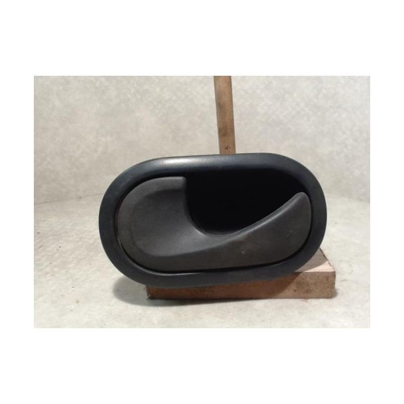 Poignee interieur avant gauche RENAULT KANGOO 1 PHASE 1 d’occasion