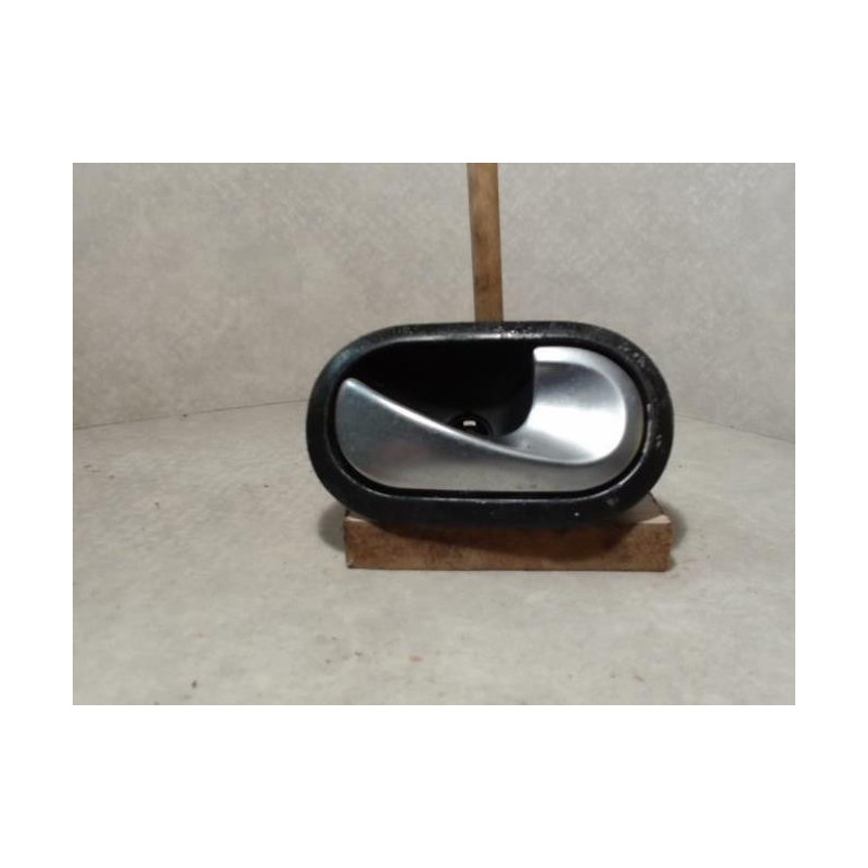 Poignee interieur avant droit RENAULT SCENIC 2 PHASE 1 d’occasion