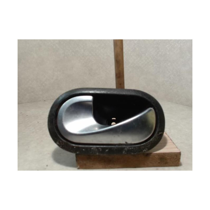 Poignee interieur avant gauche RENAULT SCENIC 2 PHASE 1 d’occasion