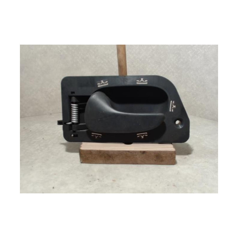 Poignee interieur avant gauche RENAULT LAGUNA 1 PHASE 2 d’occasion