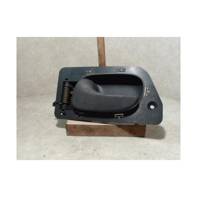 Poignee interieur avant gauche RENAULT LAGUNA 1 PHASE 2 d’occasion
