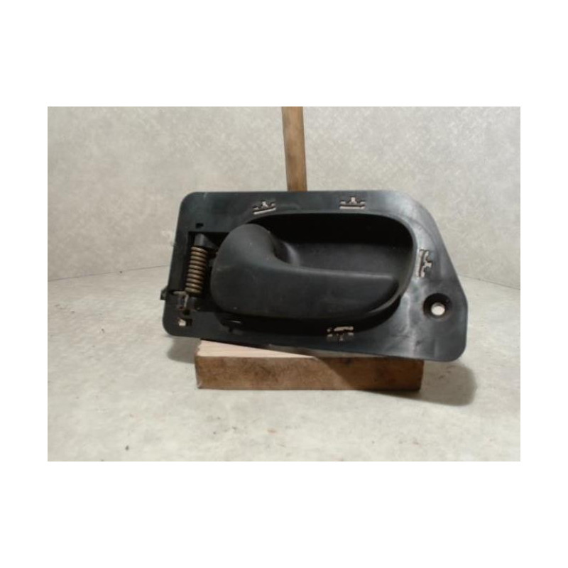 Poignee interieur arriere gauche RENAULT LAGUNA 1 PHASE 2 d’occasion