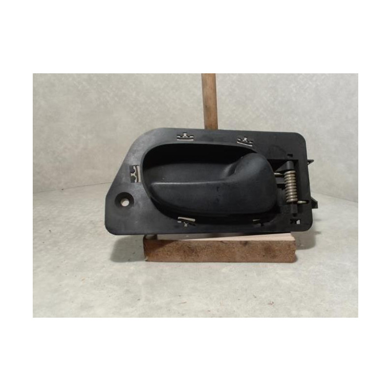 Poignee interieur avant droit RENAULT LAGUNA 2 PHASE 1 d’occasion