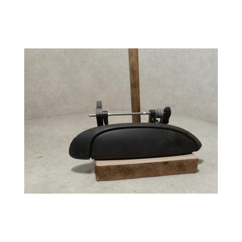 Poignee porte avant droit RENAULT CLIO 2 PHASE 2 d’occasion