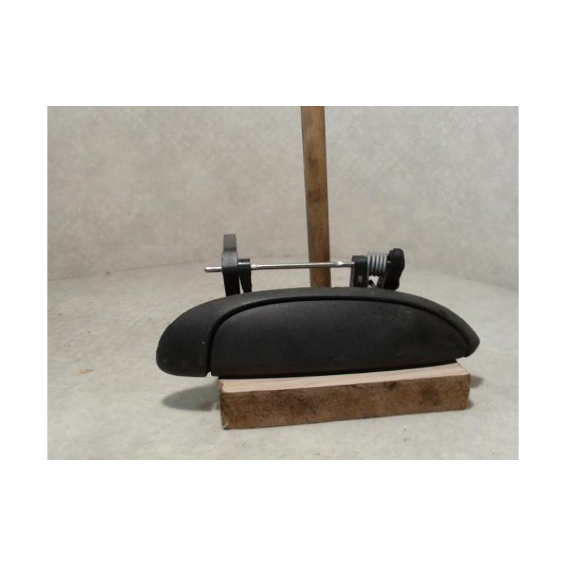 Poignee porte avant droit RENAULT CLIO 2 PHASE 2 d’occasion