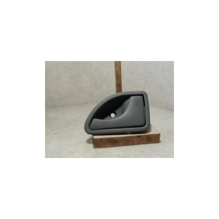 Poignee interieur avant droit RENAULT TWINGO 1 PHASE 1 d’occasion
