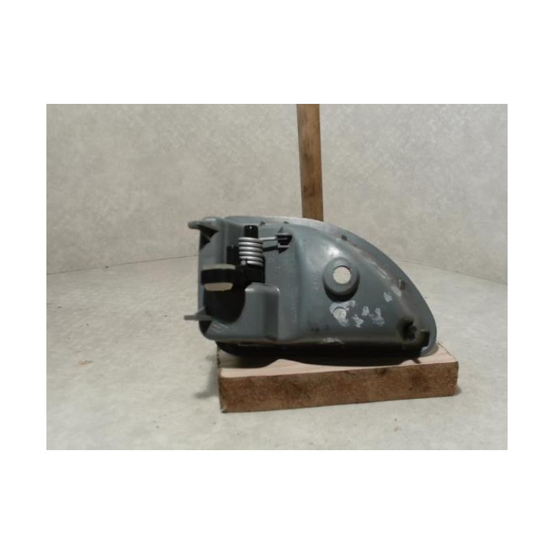 Poignee interieur avant droit RENAULT TWINGO 1 PHASE 1 d’occasion