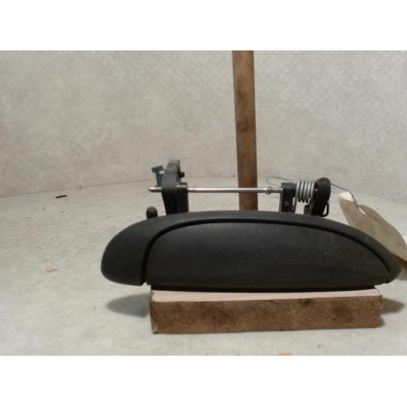 Poignee porte avant droit RENAULT CLIO 2 PHASE 1 d’occasion