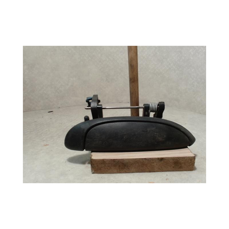 Poignee porte avant droit RENAULT CLIO 2 PHASE 1 d’occasion