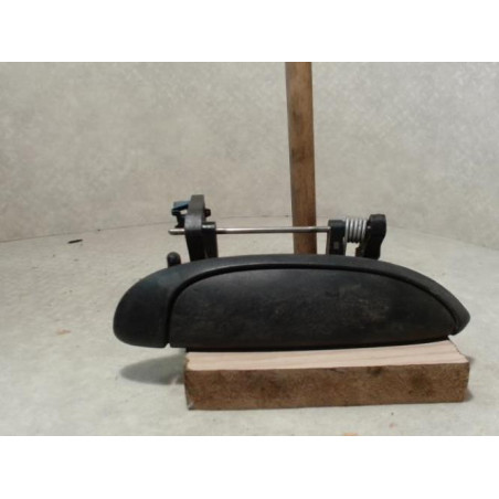 Poignee porte avant droit RENAULT CLIO 2 PHASE 1 d’occasion