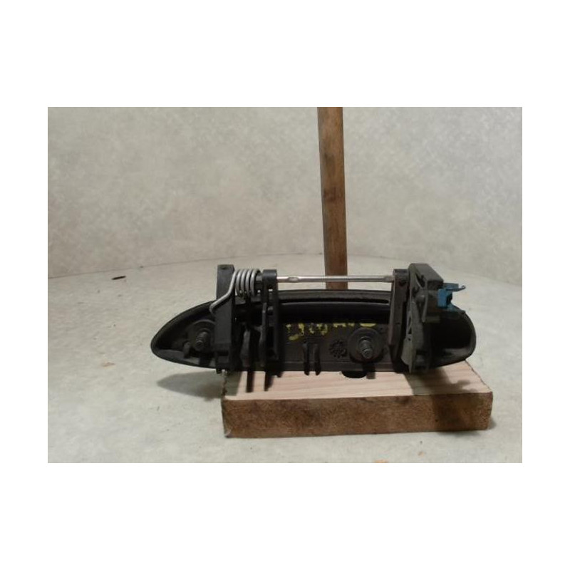 Poignee porte avant droit RENAULT CLIO 2 PHASE 1 d’occasion