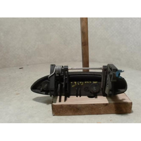 Poignee porte avant droit RENAULT CLIO 2 PHASE 1 d’occasion