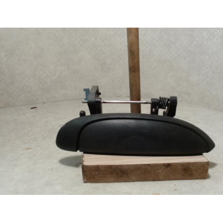 Poignee porte avant droit RENAULT CLIO 2 PHASE 1 d’occasion