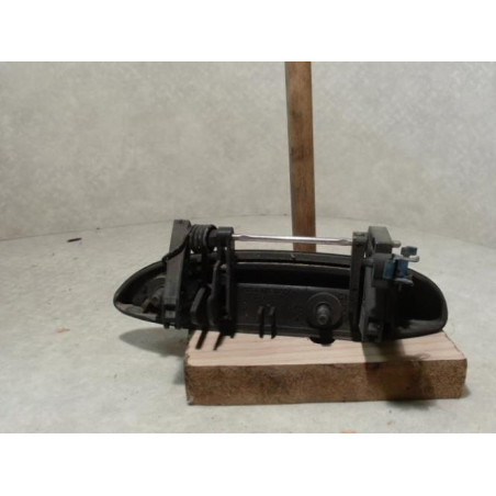 Poignee porte avant droit RENAULT CLIO 2 PHASE 1 d’occasion