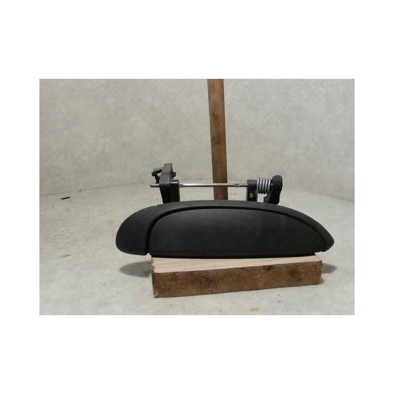 Poignee porte avant droit RENAULT CLIO 2 PHASE 1 d’occasion