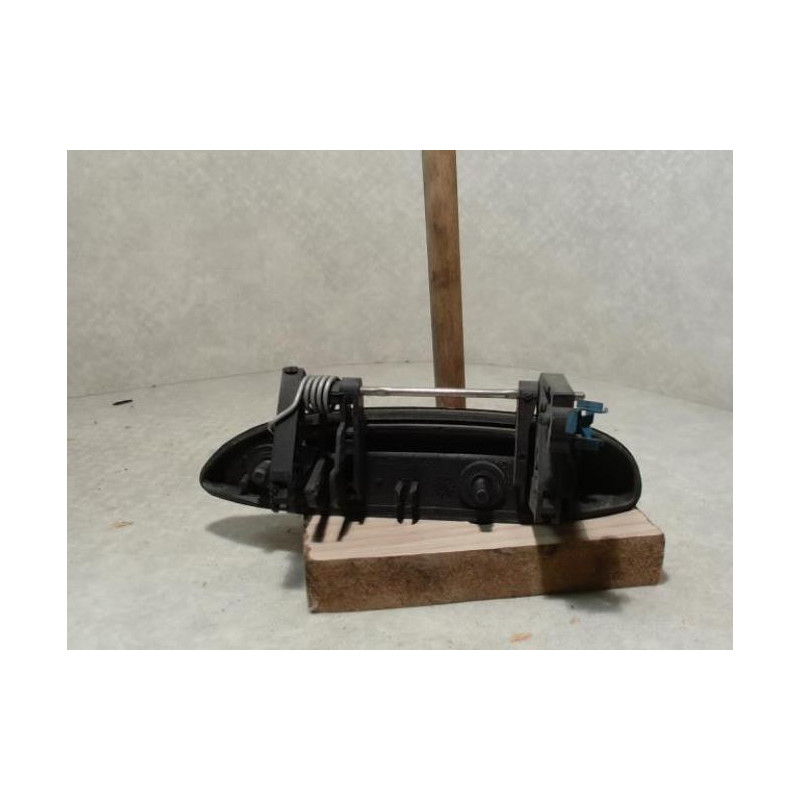 Poignee porte avant droit RENAULT CLIO 2 PHASE 1 d’occasion