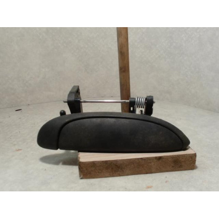 Poignee porte arriere droit RENAULT CLIO 2 PHASE 1 d’occasion