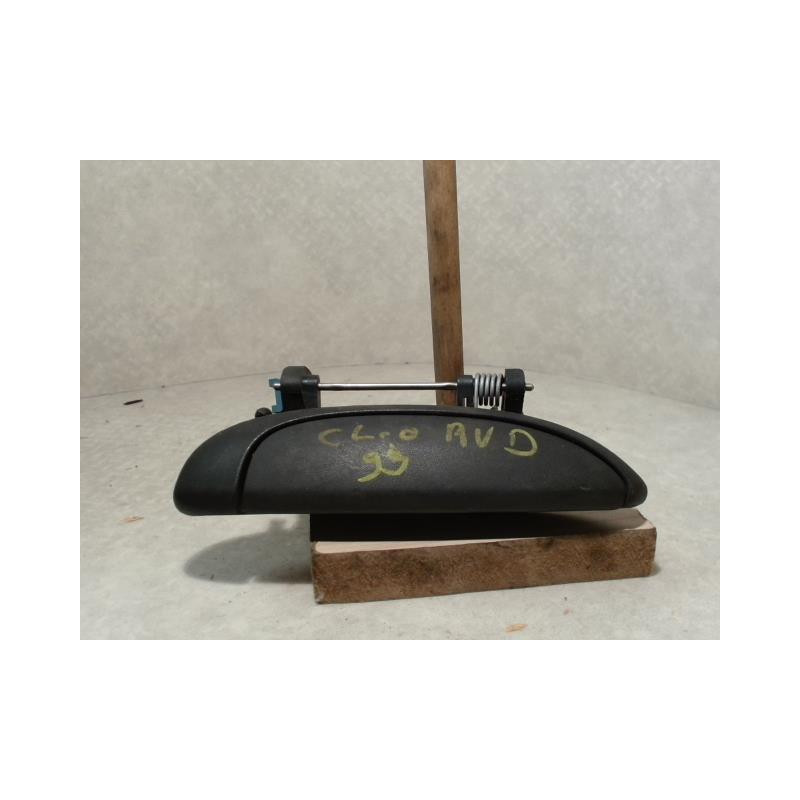 Poignee porte avant droit RENAULT CLIO 2 PHASE 2 d’occasion