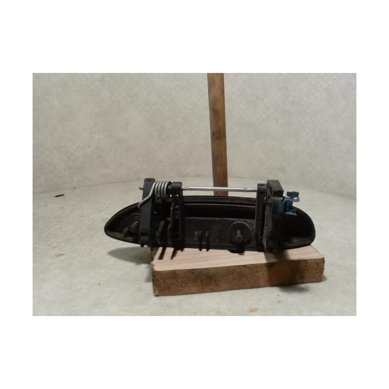 Poignee porte avant droit RENAULT CLIO 2 PHASE 2 d’occasion
