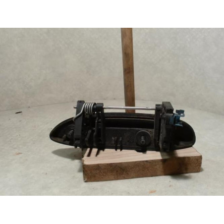 Poignee porte avant droit RENAULT CLIO 2 PHASE 2 d’occasion