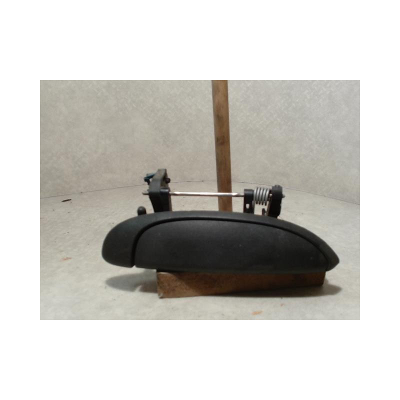 Poignee porte avant gauche RENAULT CLIO 2 PHASE 2 d’occasion