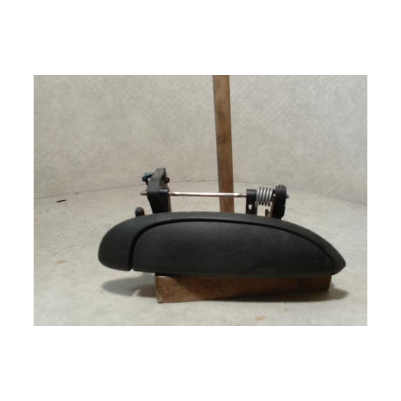 Poignee porte avant gauche RENAULT CLIO 2 PHASE 2 d’occasion