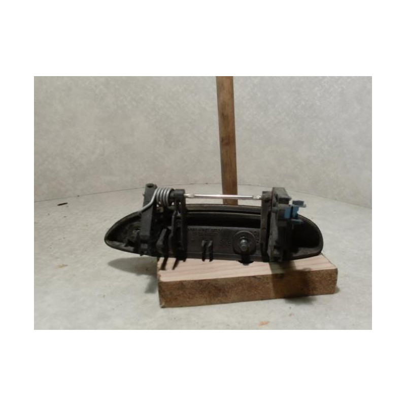 Poignee porte avant gauche RENAULT CLIO 2 PHASE 2 d’occasion