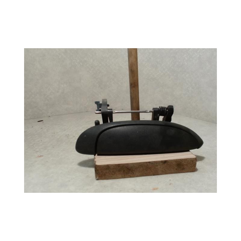 Poignee porte avant gauche RENAULT CLIO 2 PHASE 1 d’occasion