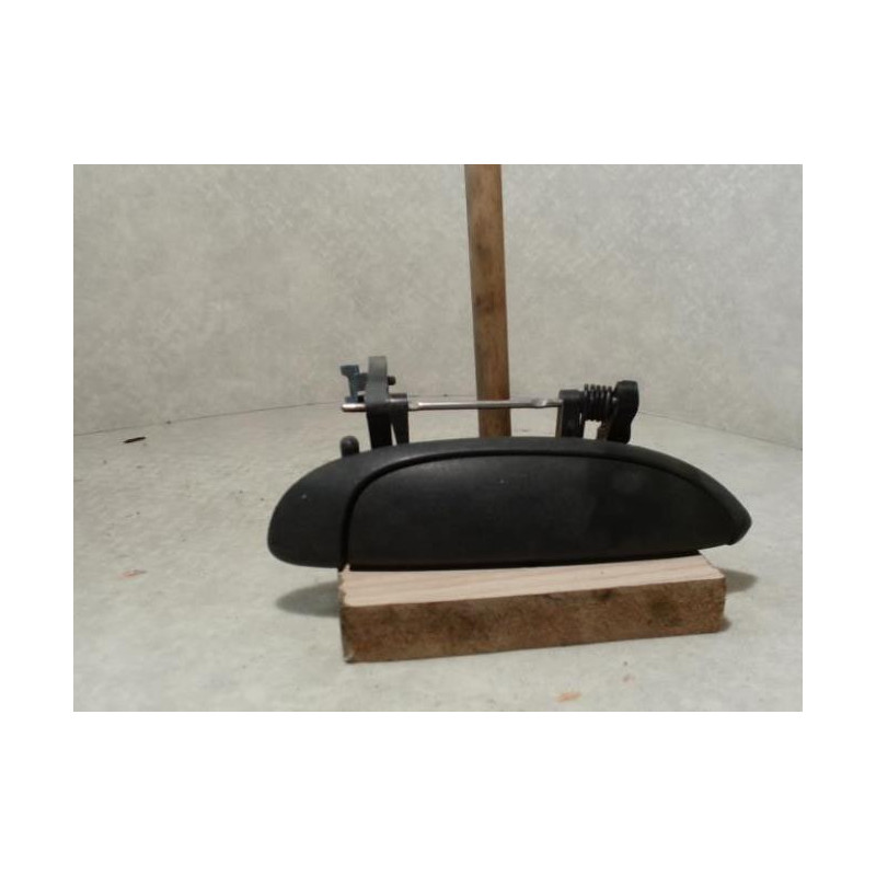 Poignee porte avant gauche RENAULT CLIO 2 PHASE 1 d’occasion