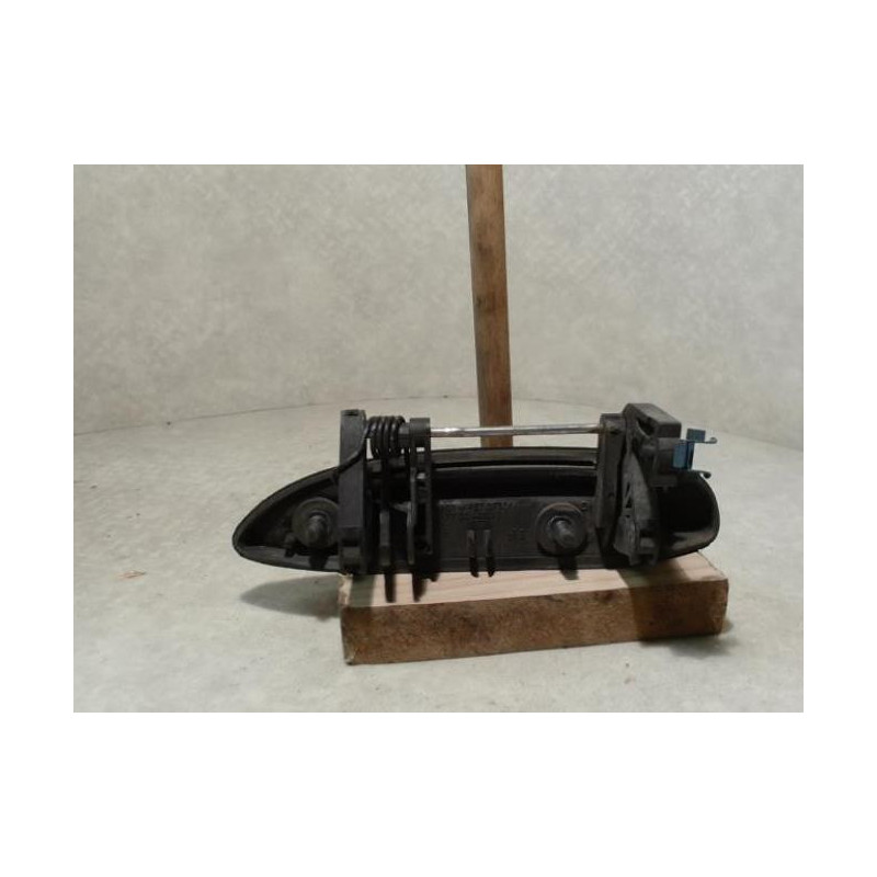 Poignee porte avant gauche RENAULT CLIO 2 PHASE 1 d’occasion