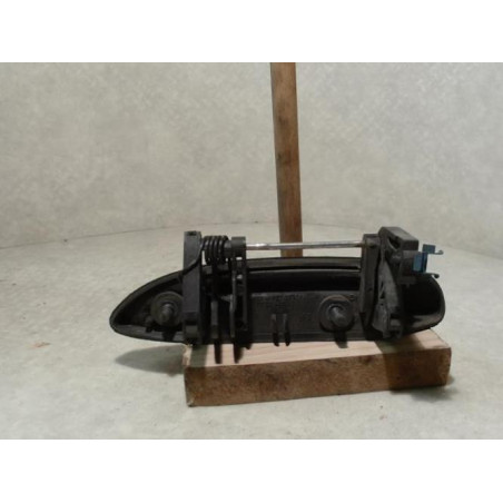 Poignee porte avant gauche RENAULT CLIO 2 PHASE 1 d’occasion