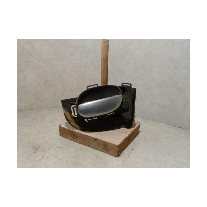 Poignee interieur avant droit PEUGEOT 206 PHASE 2 BREAK d’occasion