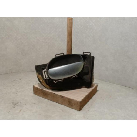 Poignee interieur avant droit PEUGEOT 206 PHASE 2 BREAK d’occasion