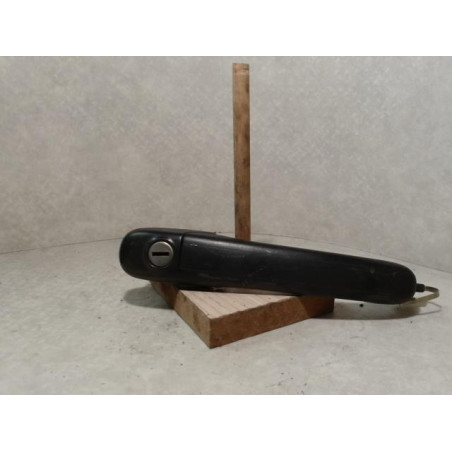 Poignee porte avant gauche VOLKSWAGEN POLO 3 PHASE 1 d’occasion