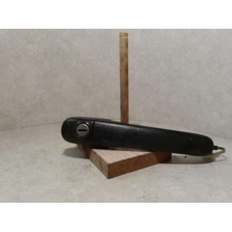 Poignee porte avant gauche VOLKSWAGEN POLO 3 PHASE 1 d’occasion