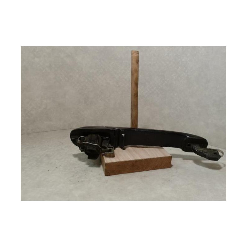 Poignee porte avant gauche VOLKSWAGEN POLO 3 PHASE 1 d’occasion