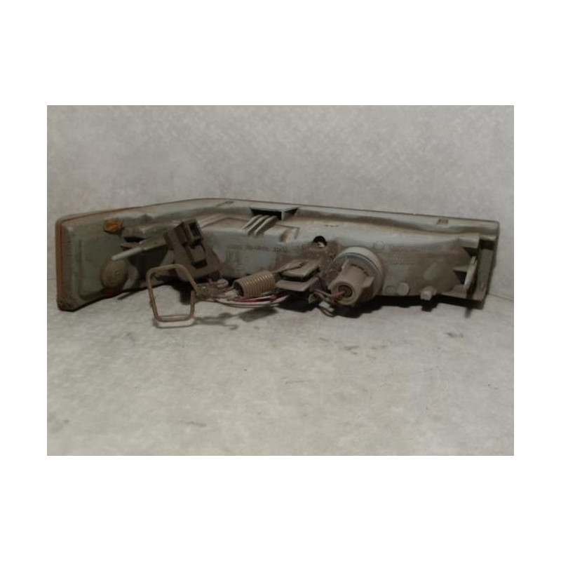 Optique avant secondaire gauche (feux)(clignotant) MAZDA 929 1 d’occasion