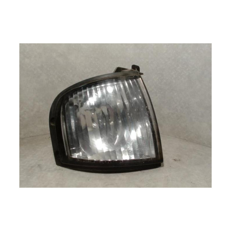 Optique avant secondaire droit (feux)(clignotant) MAZDA 2.5 TD 110 12V d’occasion
