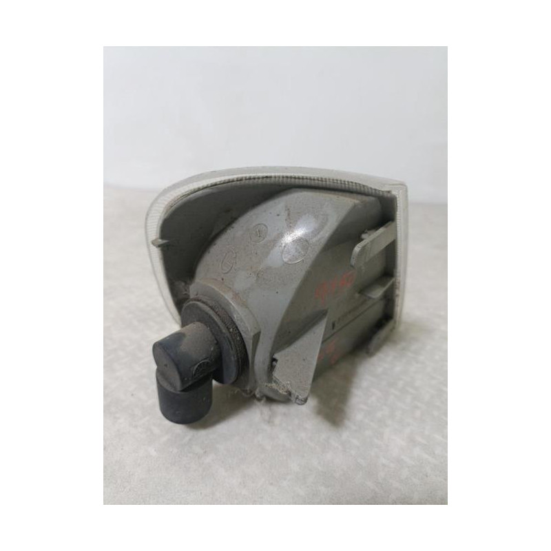 Optique avant secondaire gauche (feux)(clignotant) PEUGEOT 1.9 110 8V d’occasion
