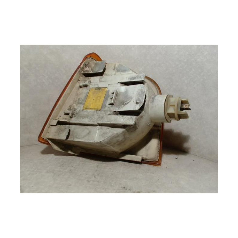 Optique avant secondaire droit (feux)(clignotant) AUDI 100 3 d’occasion