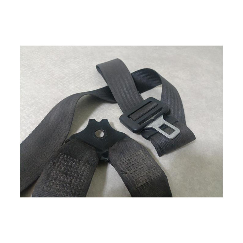 Attache ceinture arriere droit FORD FIESTA 4 PHASE 1 d’occasion