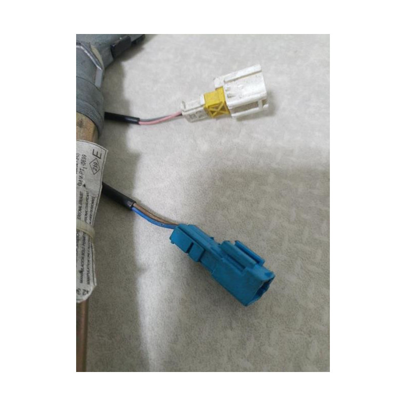 Pretensionneur de ceinture avant gauche RENAULT CLIO 2 PHASE 1 d’occasion