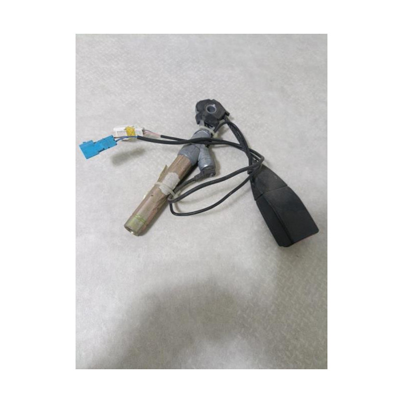 Pretensionneur de ceinture avant gauche RENAULT CLIO 2 PHASE 1 d’occasion
