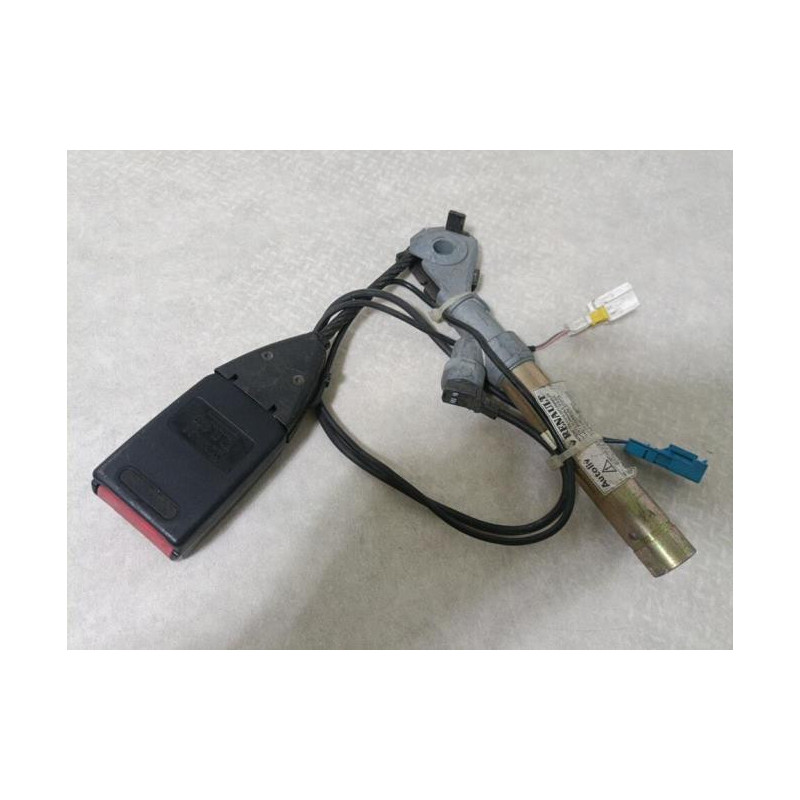 Pretensionneur de ceinture avant gauche RENAULT CLIO 2 PHASE 1 d’occasion