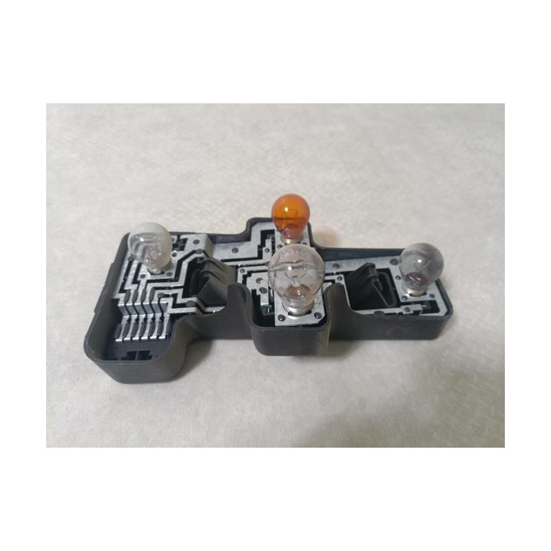 Platine feu arriere gauche FIAT 1.6 I 105 16V d’occasion