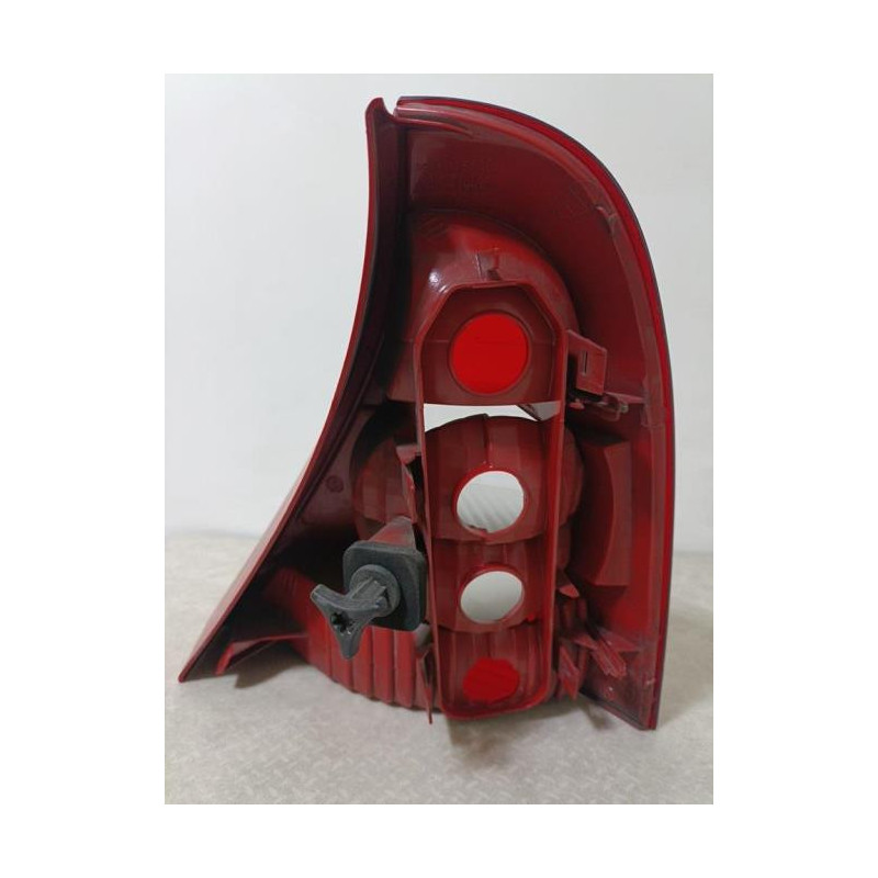 Feu arriere principal gauche (feux) RENAULT CLIO 2 PHASE 2 d’occasion