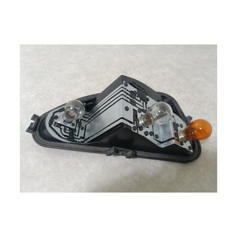 Platine feu arriere droit RENAULT CLIO 3 PHASE 1 d’occasion