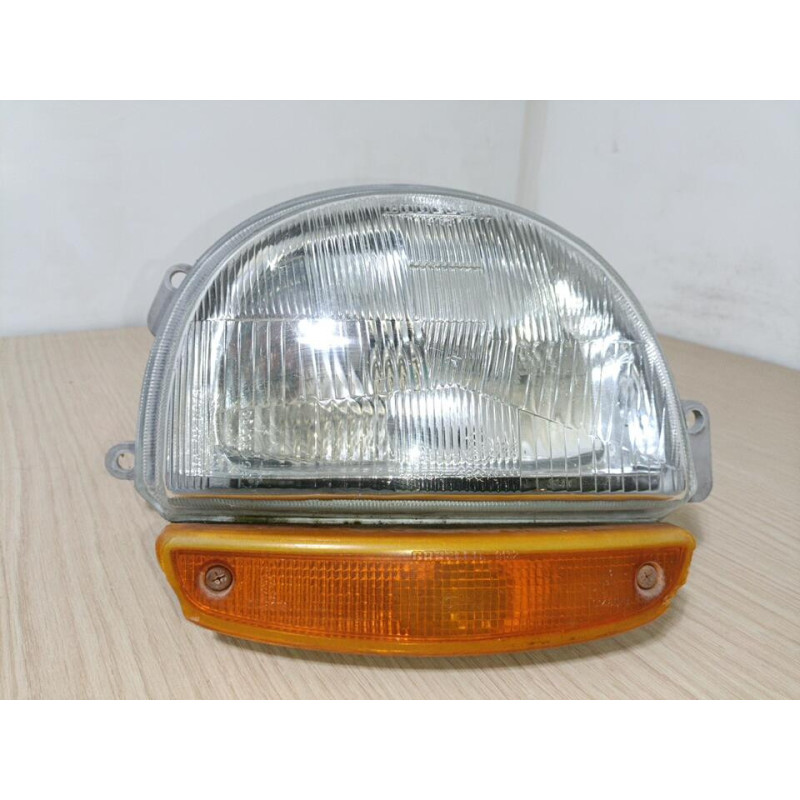 Optique avant principal droit (feux)(phare) RENAULT TWINGO 1 PHASE 1 d’occasion