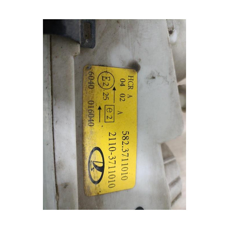 Optique avant principal droit (feux)(phare) LADA 111 BREAK d’occasion